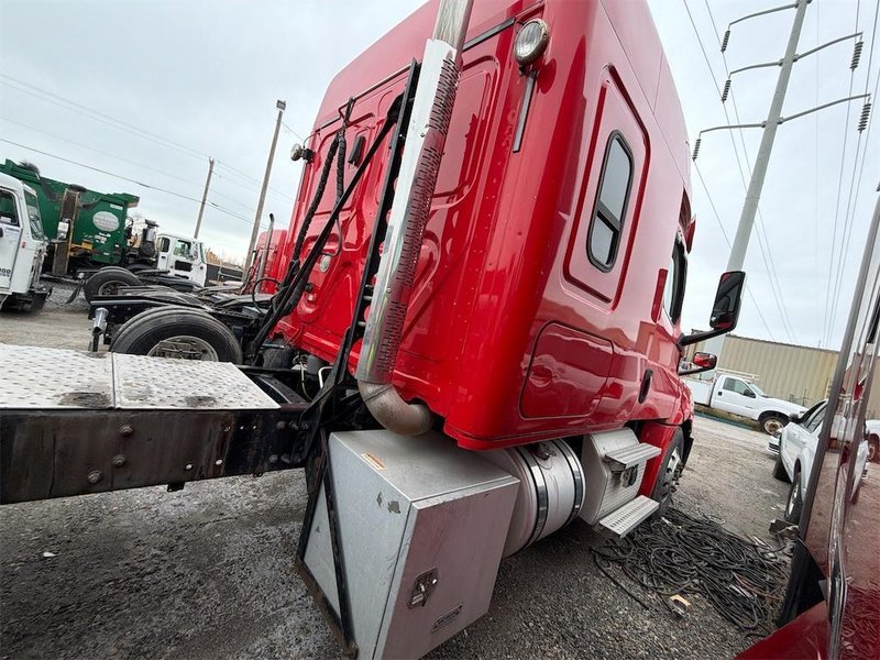 2020 Freightliner Cascadia 1FUJHHDV5LLLC1671