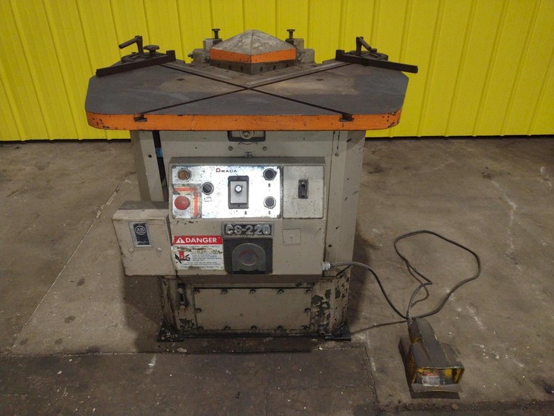 8-5/8" X 8-5/8" X 1/8" AMADA MODEL CS-220 HYDRAULIC NOTCHER: STOCK #12212