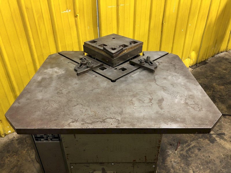 10" X 10" X 1/8" SAFAN MODEL #CN-250X3 HYDRAULIC NOTCHER: STOCK #19215