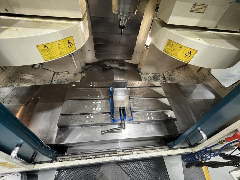 Hardinge VMC-1000 II VMC, 2005 – 4th Axis Wired, 40 ATC, Siemens