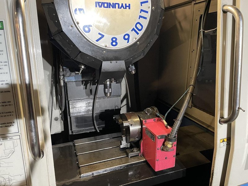 Hyundai SPT-V30T - X: 500 - Y: 300 - Z: 300 mm CNC