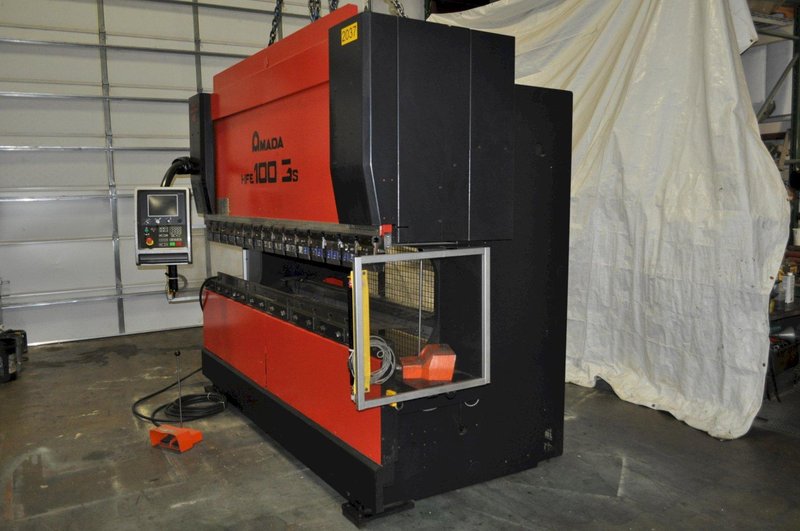 110 TON AMADA HYDRAULIC PRESS BRAKE