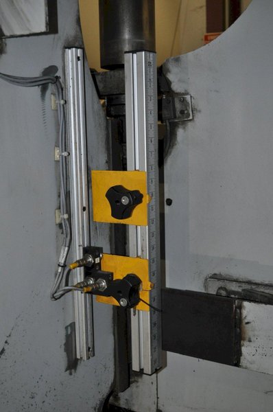 100 TON X 12' PACIFIC HYDRAULIC PRESS BRAKE