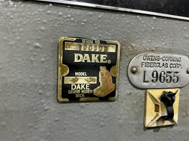 40" DAKE JOHNSON MODEL #VH-40 VERTICAL BAND SAW: STOCK #26286