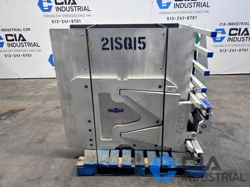 2021 - 2,640 LB. CASCADE MODEL 14J-CCS-2A-0074 HYDRAULIC CARTON CLAMP