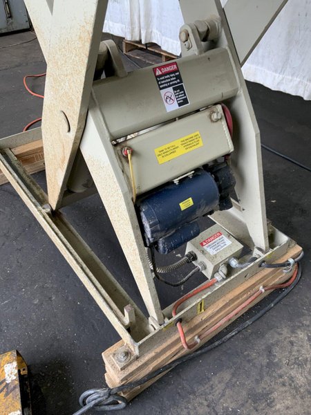 4000 LB SOUTHWORTH HYDRAULIC SCISSOR TABLE: STOCK #80985