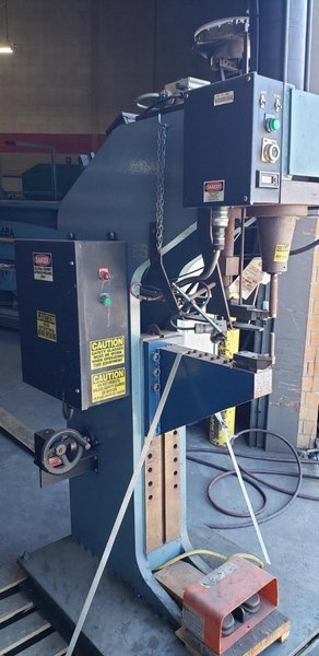 5′ x 20′ Linde CM250 CNC Plasma, 1990 – 65 Amp Hypertherm Powermax 65