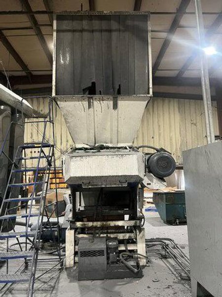 Vecoplan VAZ 1300-M-XL 100 HP Stacked Plastics Shredder, 2017 – with WO-1442 75 HP Granulator