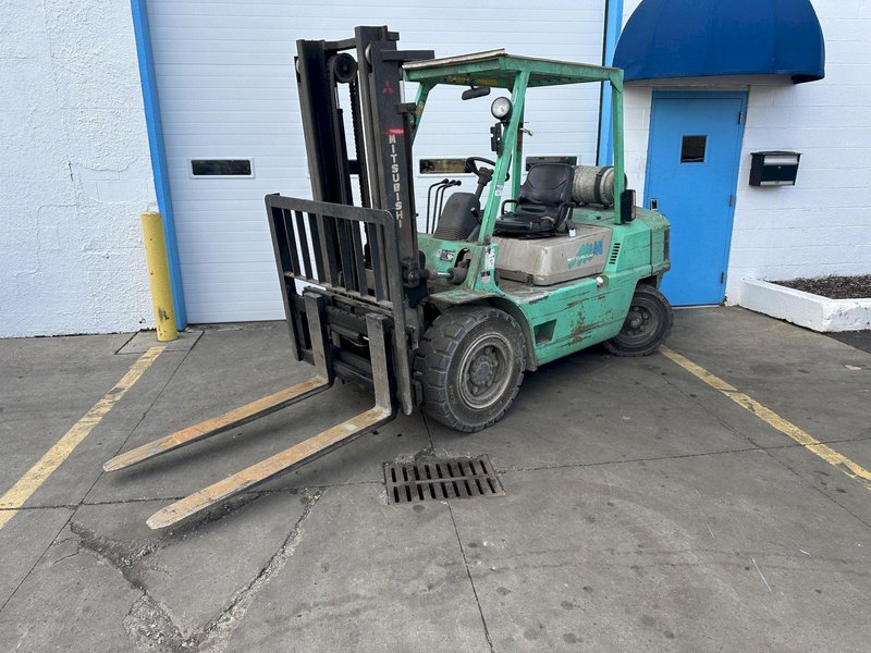 9000 LBS MITSUBISHI PNEUMATIC TIRE FORKLIFT : STOCK #77764
