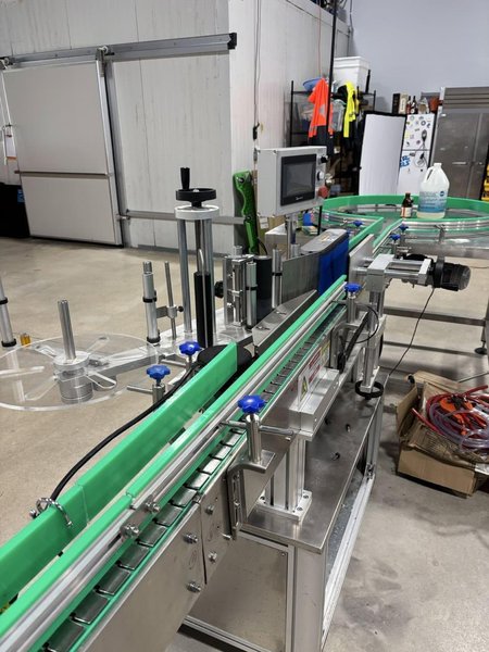 Zhangjiagang Bottling Line for Glass Bottles with Bottle Washer, Filler, Crowner, and Labeler