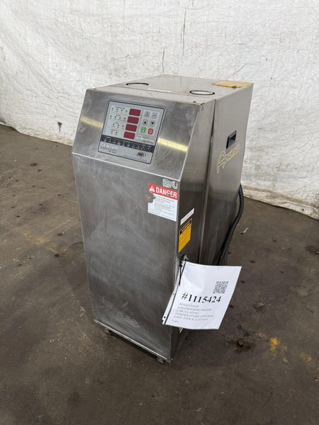 ADVANTAGE ENGINEERING WATER-CIRCULATING TEMPERATURE CONTROL UNIT. STOCK # 1115424