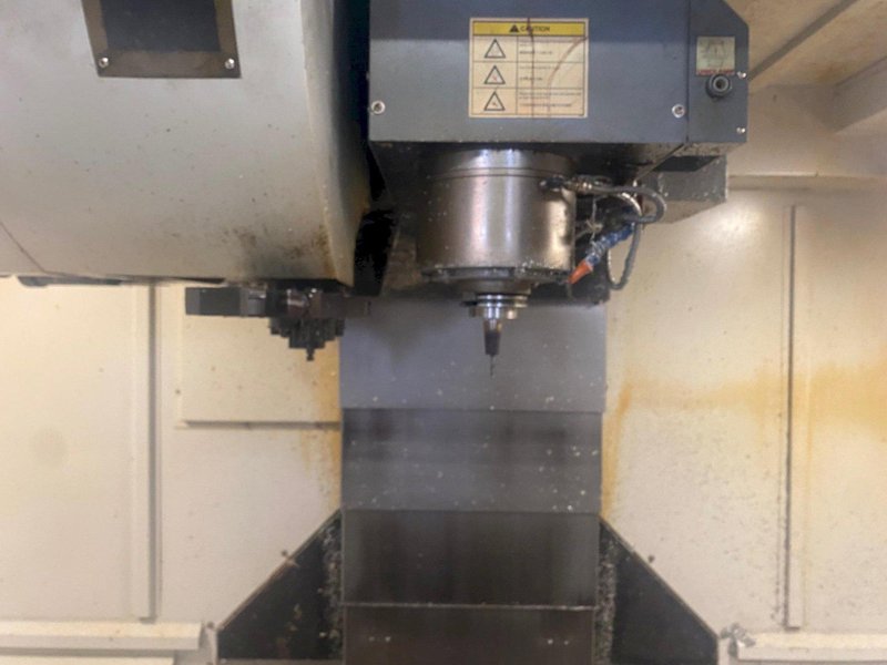 Akira Seiki Performa HV5.5A VMC, 2015 – Chip Conveyor, Mi645 Control