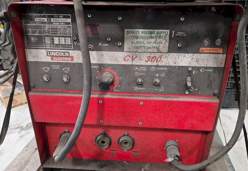 LINCOLN CV-300 WELDER W LN-7 WIRE FEEDER USED