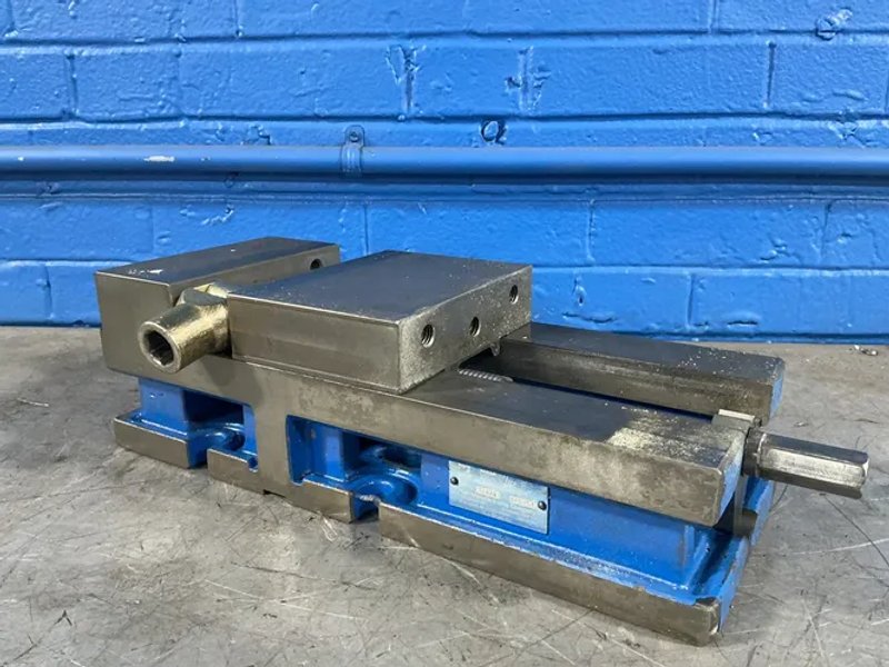 Kurt  6” Vise - 3600v