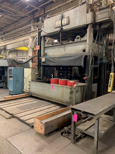 150 TON DAKE MODEL #18-467 4-POST DOWN ACTING HYDRAULIC SPOTTING PRESS. STOCK # 1265220