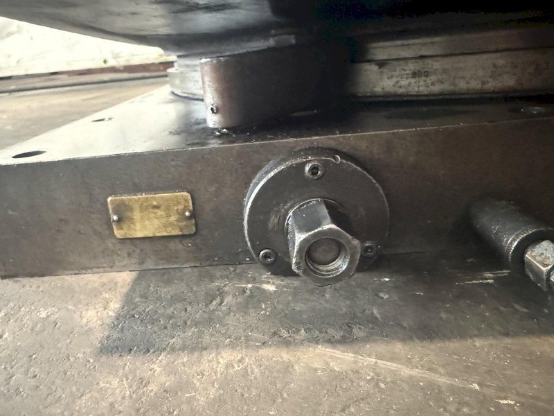 30" X 40" DEVLIEG AIR LIFT ROTARY TABLE. STOCK # 0221026