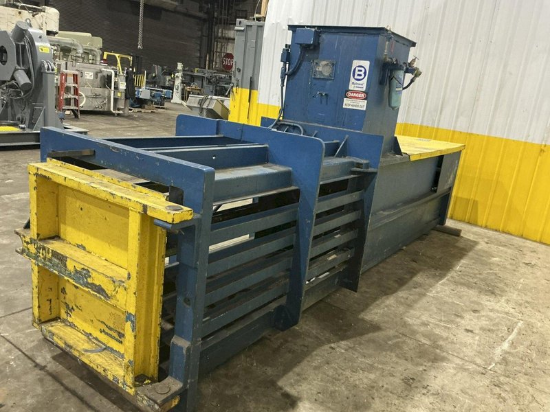 30" X 36" X 72" BALEMASTER CLOSED DOOR HORIZONTAL HYDRAULIC BALER: YOBRO #24585