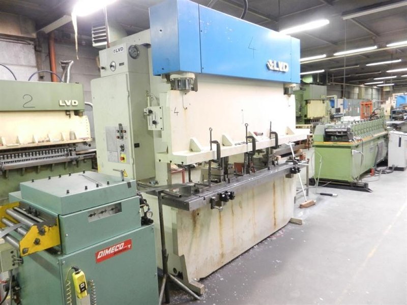 Dimeco decoil./ straight - LVD punchpress + rollforming