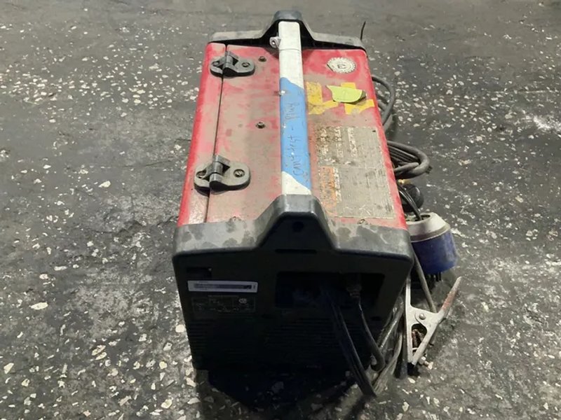 Lincoln Electric 90-140 A  Welder - Power Mig 140c