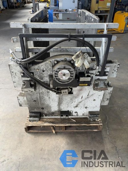 2,500 LB. CASCADE MODEL 25D35065 ROTATING HYDRAULIC CARTON CLAMP ATTACHMENT