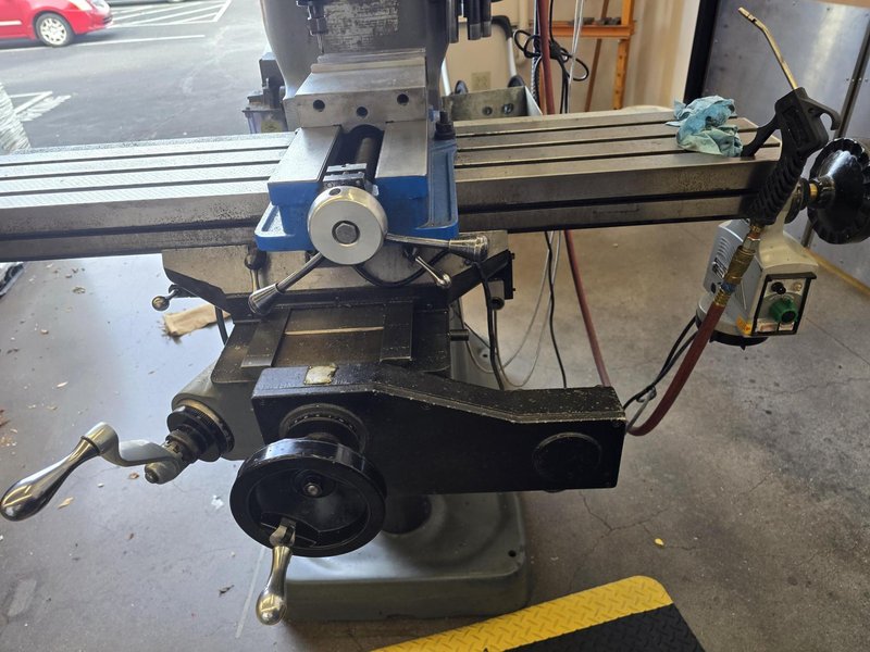HARDINGE-BRIDGEPORT SERIES I Vertical Miller - 2HP, Newall DRO, Power Feeds, Kurt Vise