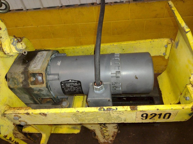 2000 LBS BRADLEY LIFTING POWERED TELESCOPING COIL GRAB LIFTER: STOCK #17883