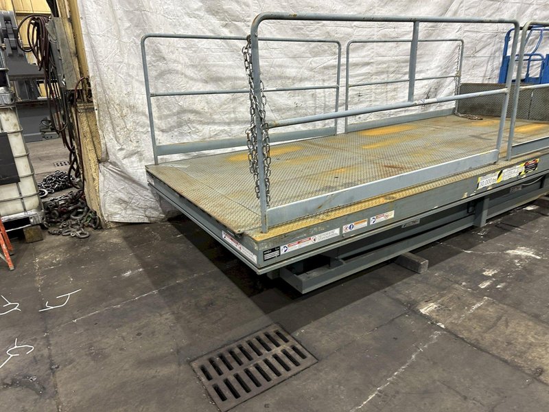 30,000 LB METRODOCK HYDRAULIC SCISSOR LIFT TABLE: STOCK #79256