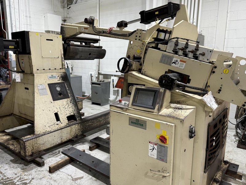 24,000 lbs. x 32" Width Minster Coil Reel and Minster Powered Straightener,  Model#MRH20-38S &amp; MSH30-32-7, Year 2007