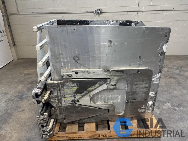 2,500 LB. CASCADE MODEL 25D-CCS-35Q HYDRAULIC CARTON CLAMP ATTACHMENT