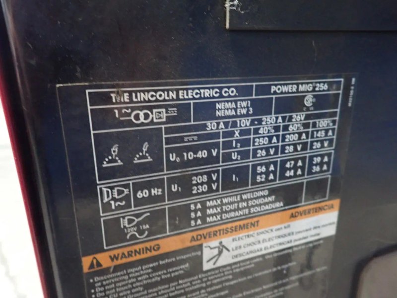 Lincoln Electric  250 A  Welder  - Power Mig 256
