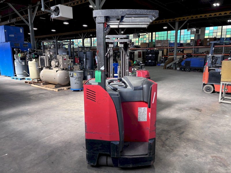 2018 - 5,000 LB. RAYMOND MODEL 425-C50TT STAND-UP ELECTRIC FORKLIFT