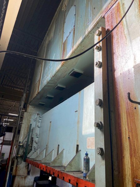 300 TON VERSON S2-300-132T STRAIGHT SIDE PRESS. STOCK # 0955620