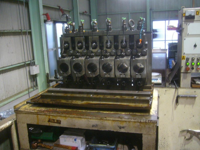 Asahi Sunac Model AF1815-6 Six Die Parts Forming Machine