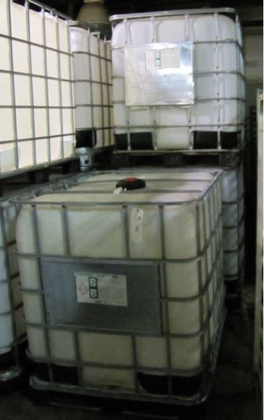 (33) 275 GALLON IBC WATER PLASTIC TOTES: STOCK #13496