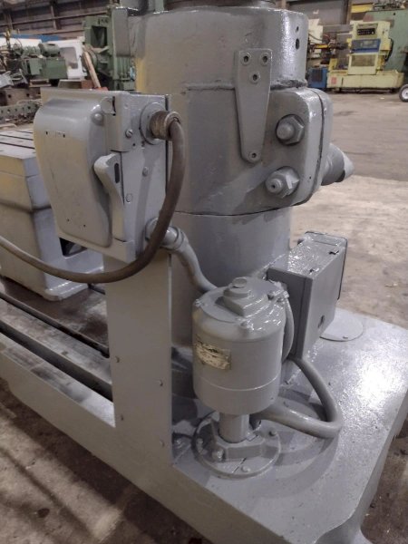 4' X 9" CARLTON 1A RADIAL ARM DRILL. STOCK # 0992325