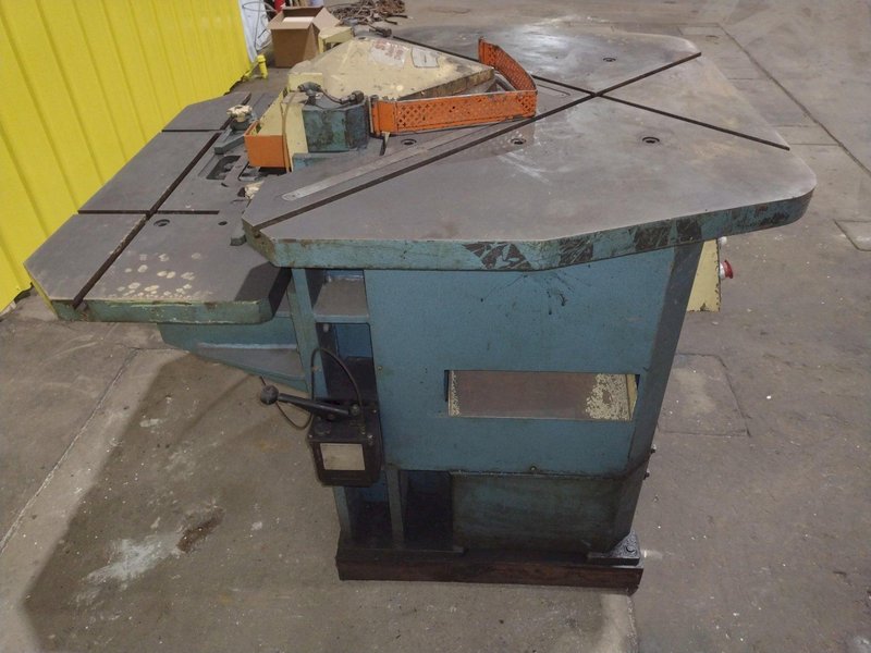 8" X 8" X 1/8" AMADA MODEL #CSW-220 DUAL HEAD CORNER NOTCHER &amp; COPER: STOCK #10339