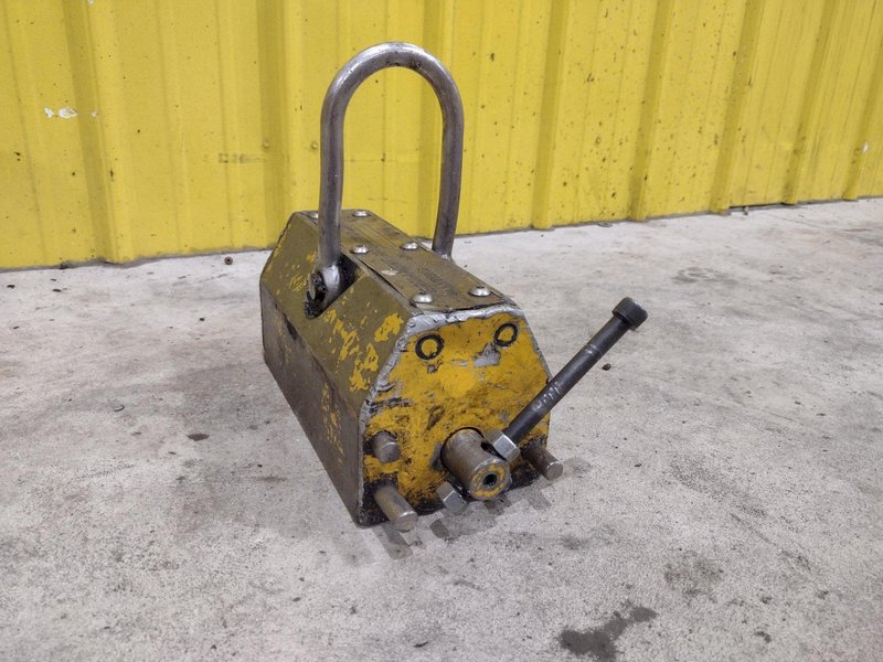 2,200 LBS MAGNETIC LIFTER MODEL #WLL1000KG PERMANENT MAGNET CRANE ATTACHMENT: STOCK #23410