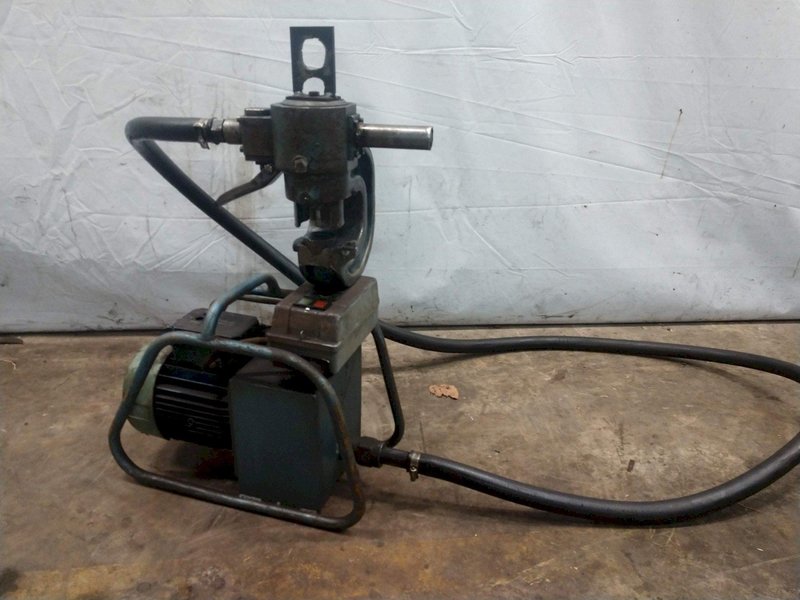 35 TON CLEVELAND PORTABLE HYDRAULIC PUNCH WITH POWER UNIT: STOCK #12521