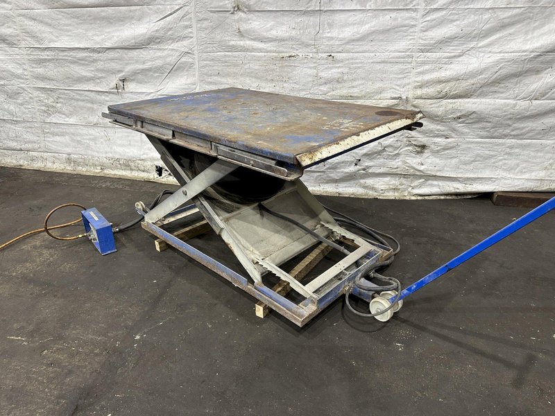 6000 LB CHISUM PNEUMATIC PLATFORM LIFT: STOCK #77682