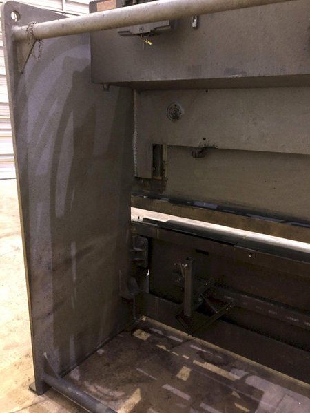30 TON X 10' HTC MODEL #830GS HYDRAULIC PRESS FLANGED BED PUNCH BRAKE: STOCK 16953