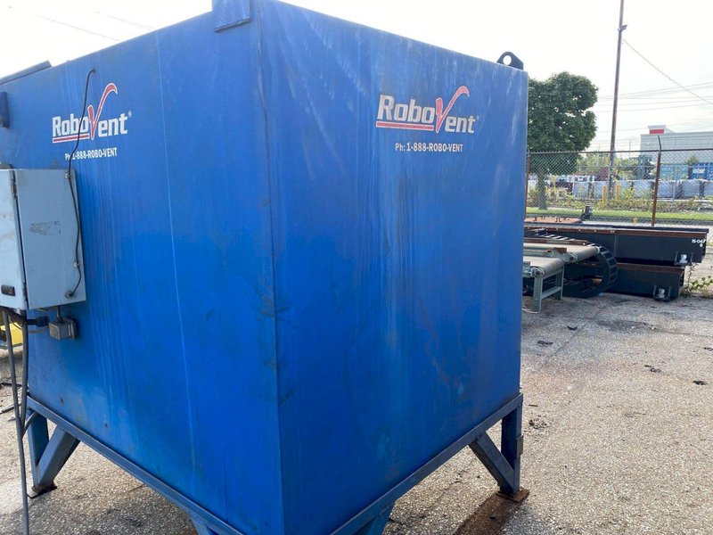 RoboVent DFS-6000-6-M1846 Dust Collector w/ Stand USED