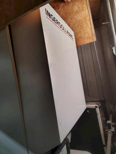 INGERSOLL-RAND SSR EP25SE Rotary Screw Air Compressor - Very Good Condition