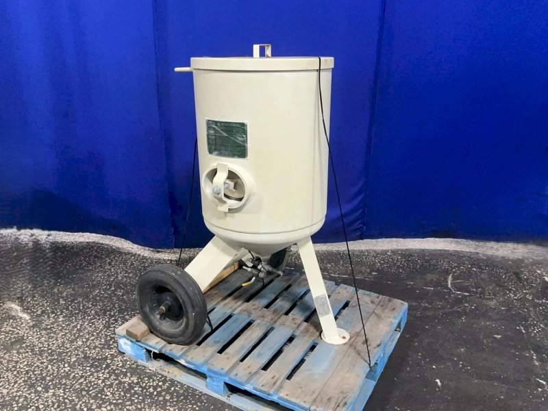 Clemco 600 Lbs Shot Blast - 2452