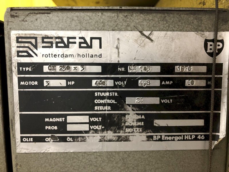 10" X 10" X 1/8" SAFAN MODEL #CN-250X3 HYDRAULIC NOTCHER: STOCK #19215