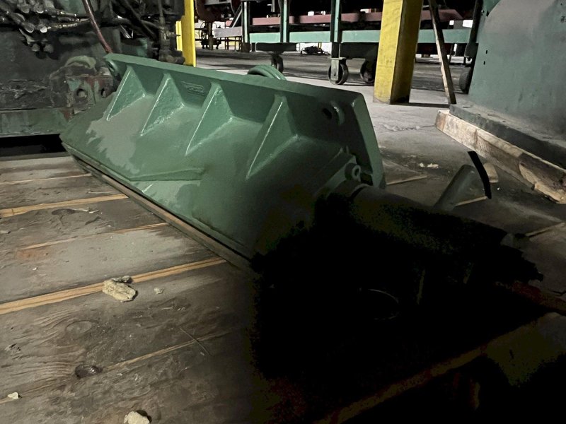 MEECO STRAIGHTENER BOTTOM GUIDE HOLDER: STOCK #18423