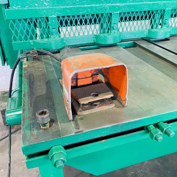 Cincinnati 2514 14' X 1/4" Mechanical Power Squaring Shear