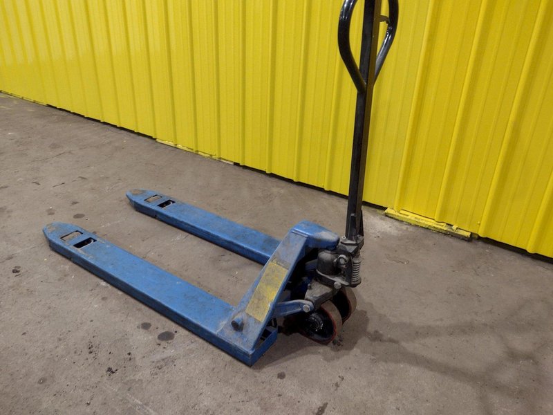 6,000 LB CS MANUAL PALLET JACK : STOCK #19053