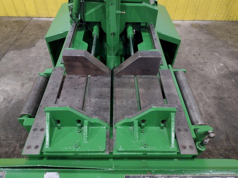 18" X 20" HYD-MECH MODEL V18 SERIES II VERTICAL BAND SAW: STOCK #24965
