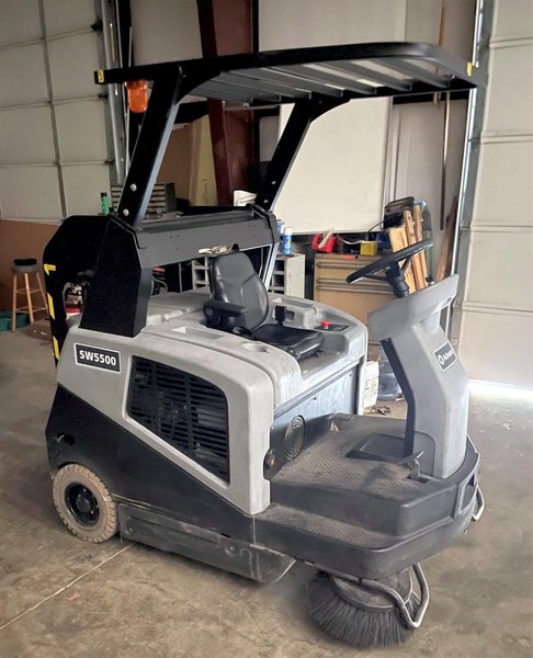 Advance SW5500 Ride-On Sweeper