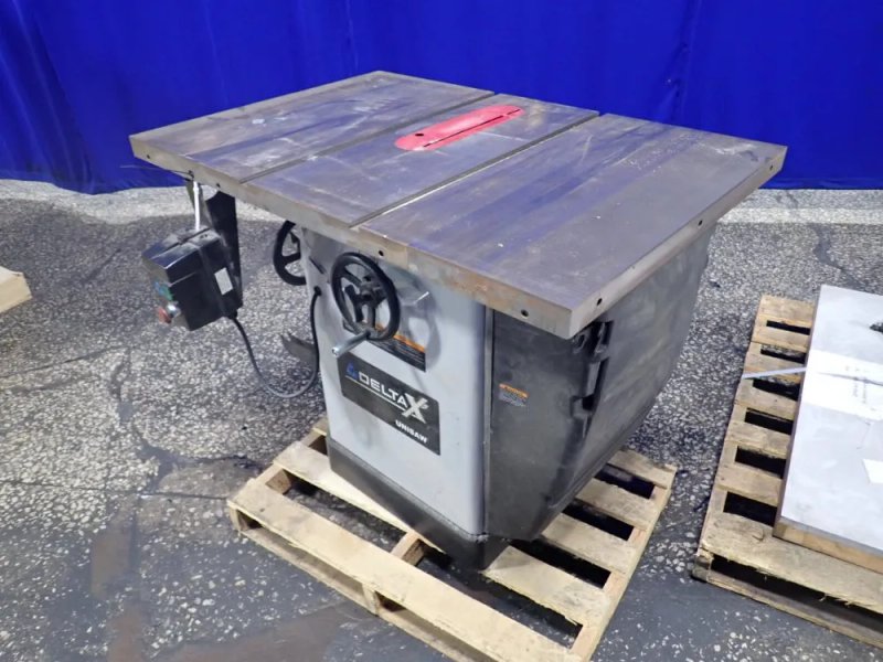 Delta  40" X 27" Table Saw  - 36-r31x
